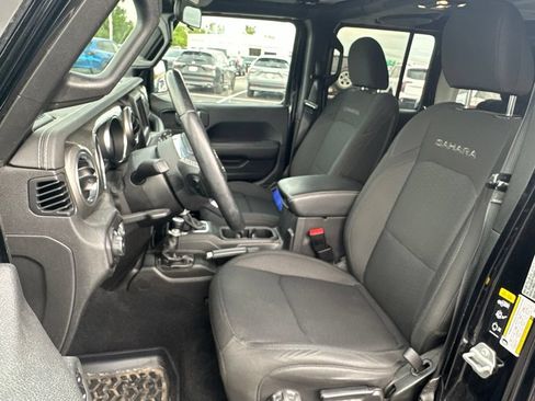 Used 2020 Jeep Wrangler Unlimited Sahara w/ Cold Weather Group AWD/4WD image 15