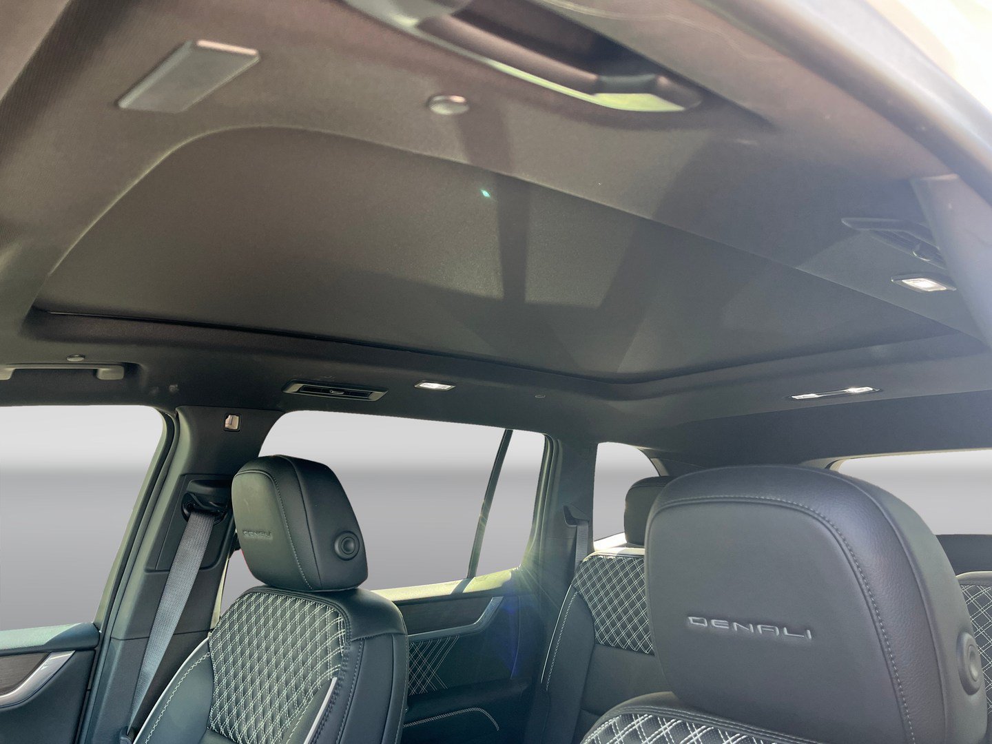 Used 2025 GMC Acadia Denali w/ LPO, Floor Liner Package FWD image 12