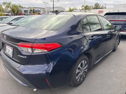 Used 2022 Toyota Corolla LE w/ Premium Interior Package image 8