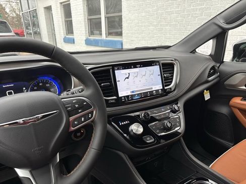 New 2026 Chrysler Pacifica Pinnacle image 25