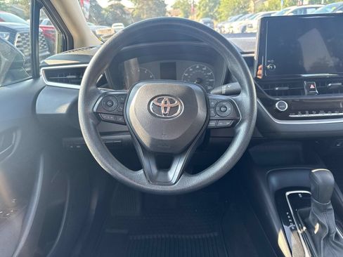 Used 2025 Toyota Corolla LE FWD image 14