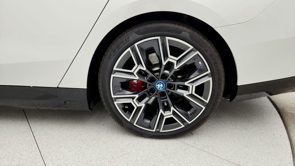 Used 2025 BMW i5 xDrive40 w/ M Sport Package AWD/4WD image 9