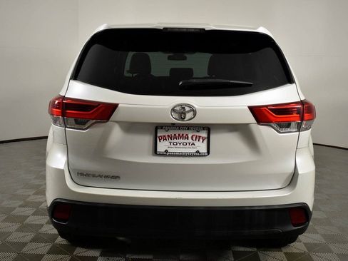 Used 2019 Toyota Highlander LE image 6