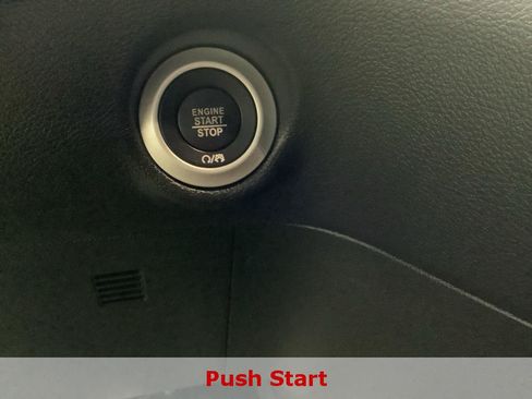Used 2025 Chrysler Pacifica Select FWD image 15