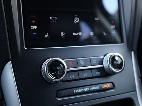 Used 2024 Ford Edge SEL image 19