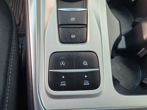 Used 2024 Ford Explorer XLT w/ Equipment Group 202A RWD image 18