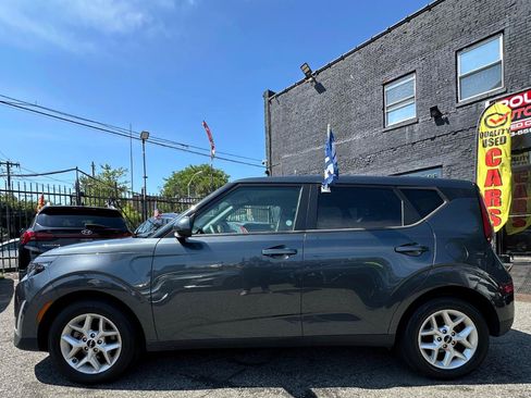 Used 2024 Kia Soul LX w/ Option Group 015 FWD image 4