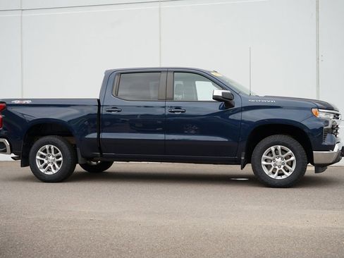 Used 2022 Chevrolet Silverado 1500 LT image 2