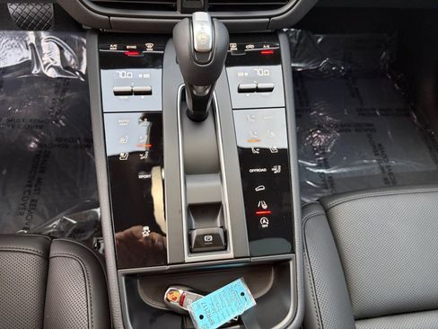 New 2026 Porsche Macan image 21