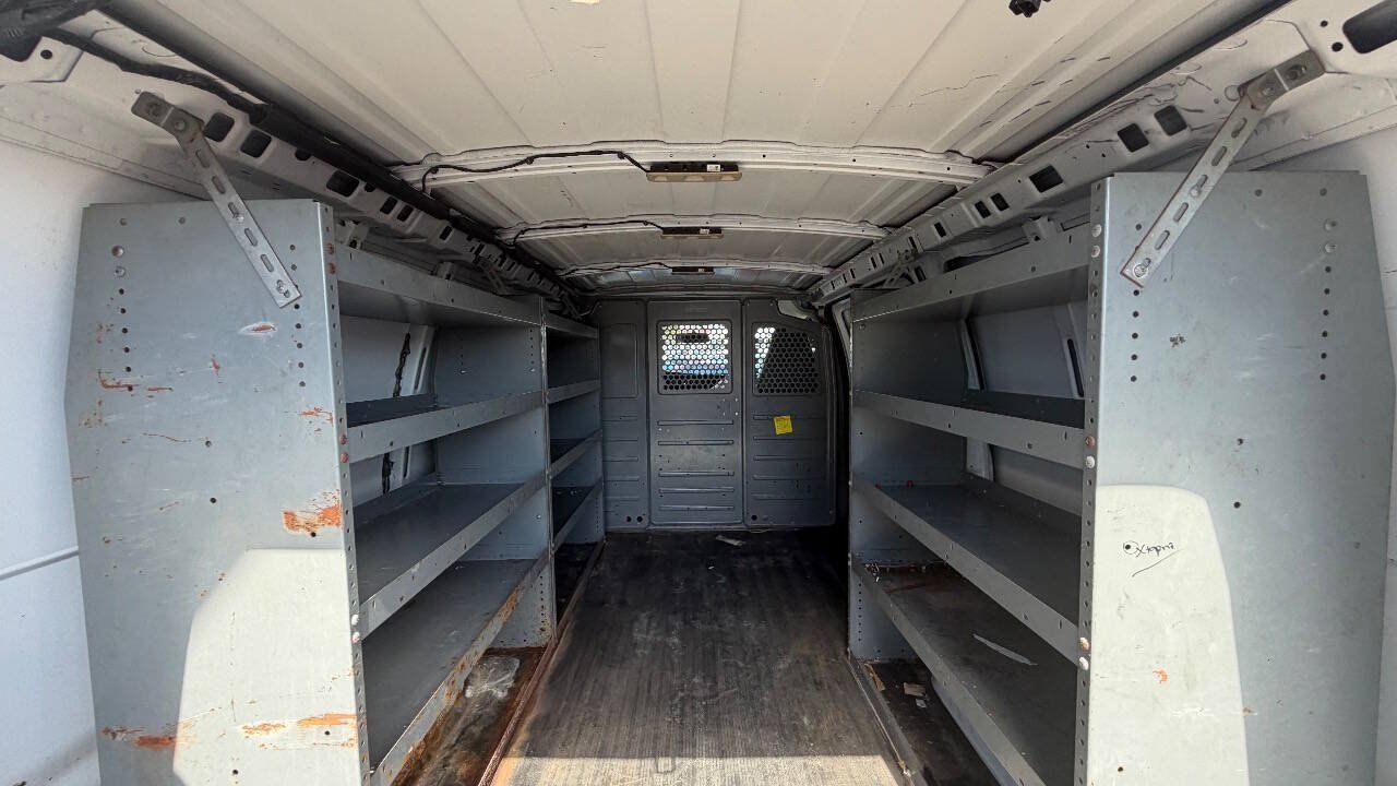 Used 2017 Chevrolet Express 2500 RWD image 16