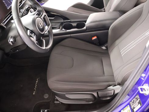 Certified 2025 Hyundai Elantra SEL image 12