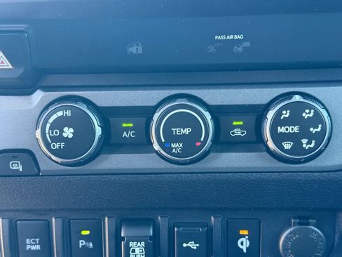 Used 2020 Toyota Tacoma TRD Sport w/ Technology Package RWD image 26
