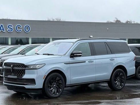 Used 2025 Lincoln Navigator Reserve w/ Jet Appearance Package AWD/4WD image 43