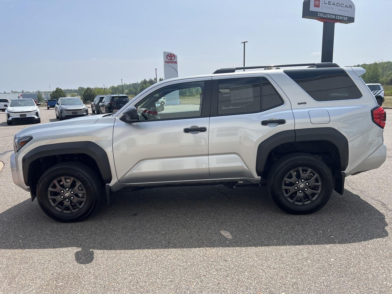 Used 2025 Toyota 4Runner SR5 AWD/4WD image 11