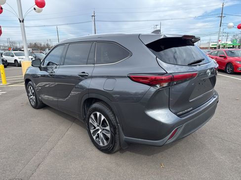 Used 2021 Toyota Highlander XLE image 7