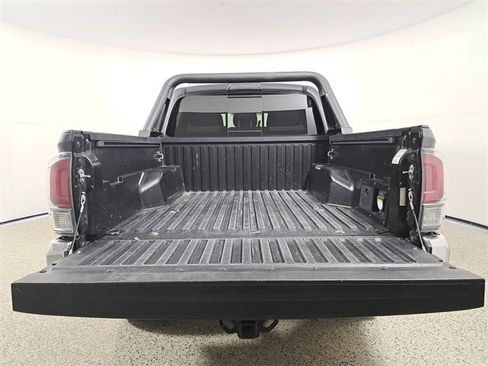 Used 2020 Toyota Tacoma TRD Off-Road image 10