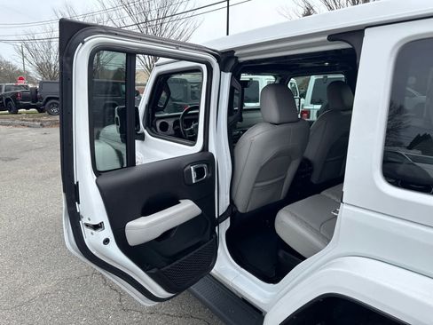 Used 2021 Jeep Wrangler Unlimited Sahara image 26