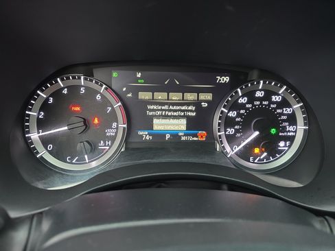 Used 2024 Toyota Highlander XLE FWD image 19