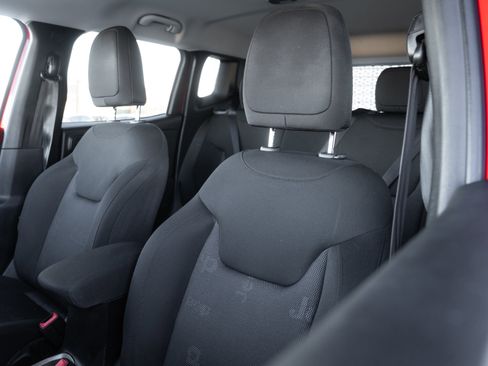 Used 2016 Jeep Renegade Latitude w/ Safety & Security Group image 21