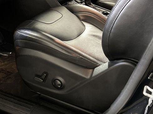 Used 2023 Jeep Cherokee Altitude Lux image 12