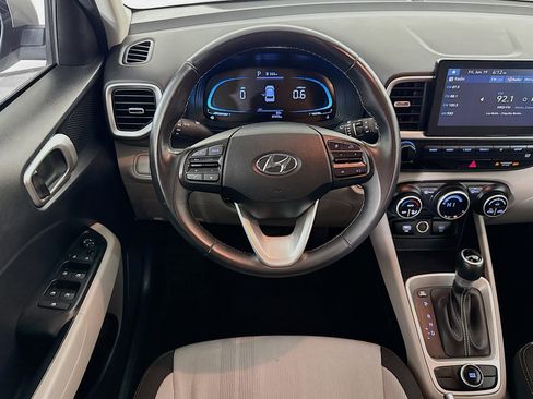 Used 2024 Hyundai Venue SEL FWD image 15