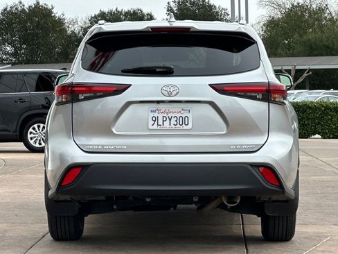 Certified 2024 Toyota Highlander XLE image 6