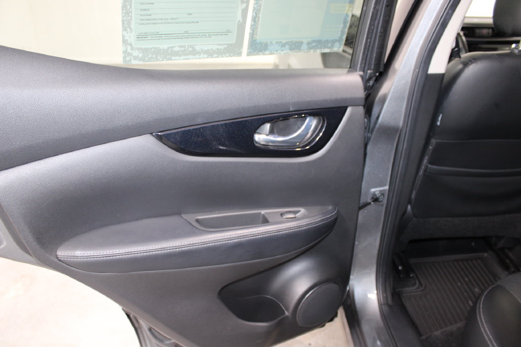 Used 2019 Nissan Rogue Sport SL w/ Premium Package FWD image 18