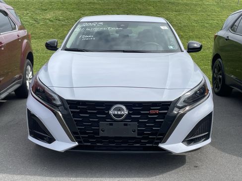 Used 2023 Nissan Altima 2.5 SR AWD/4WD image 3