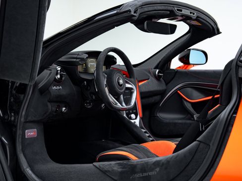 Used 2024 McLaren 750S Spider RWD image 50