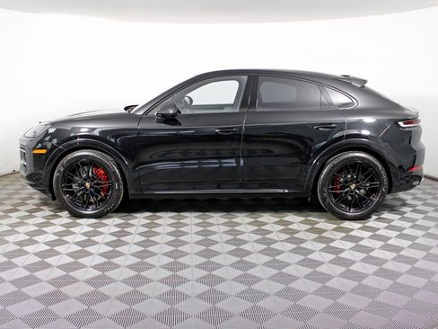 Used 2024 Porsche Cayenne S image 2
