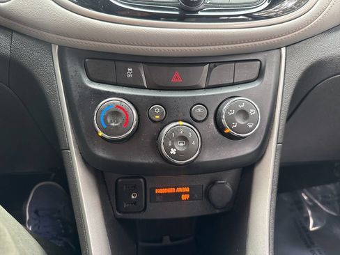Used 2018 Chevrolet Trax LT w/ Driver Confidence Package FWD image 33