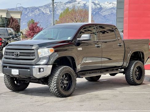 Used 2017 Toyota Tundra SR5 w/ SR5 Upgrade Package AWD/4WD image 4