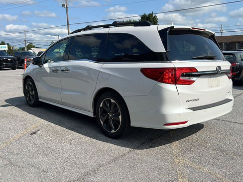 Used 2024 Honda Odyssey Elite image 3