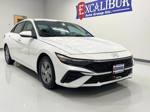 Used 2024 Hyundai Elantra SE FWD image 7