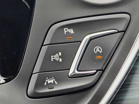 Used 2019 Buick Envision Premium w/ Driver Confidence Package image 18