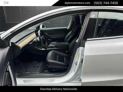 Used 2018 Tesla Model 3 Long Range image 17