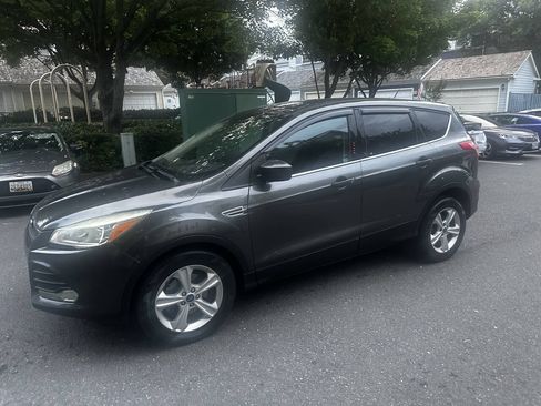 Used 2015 Ford Escape SE FWD image 1