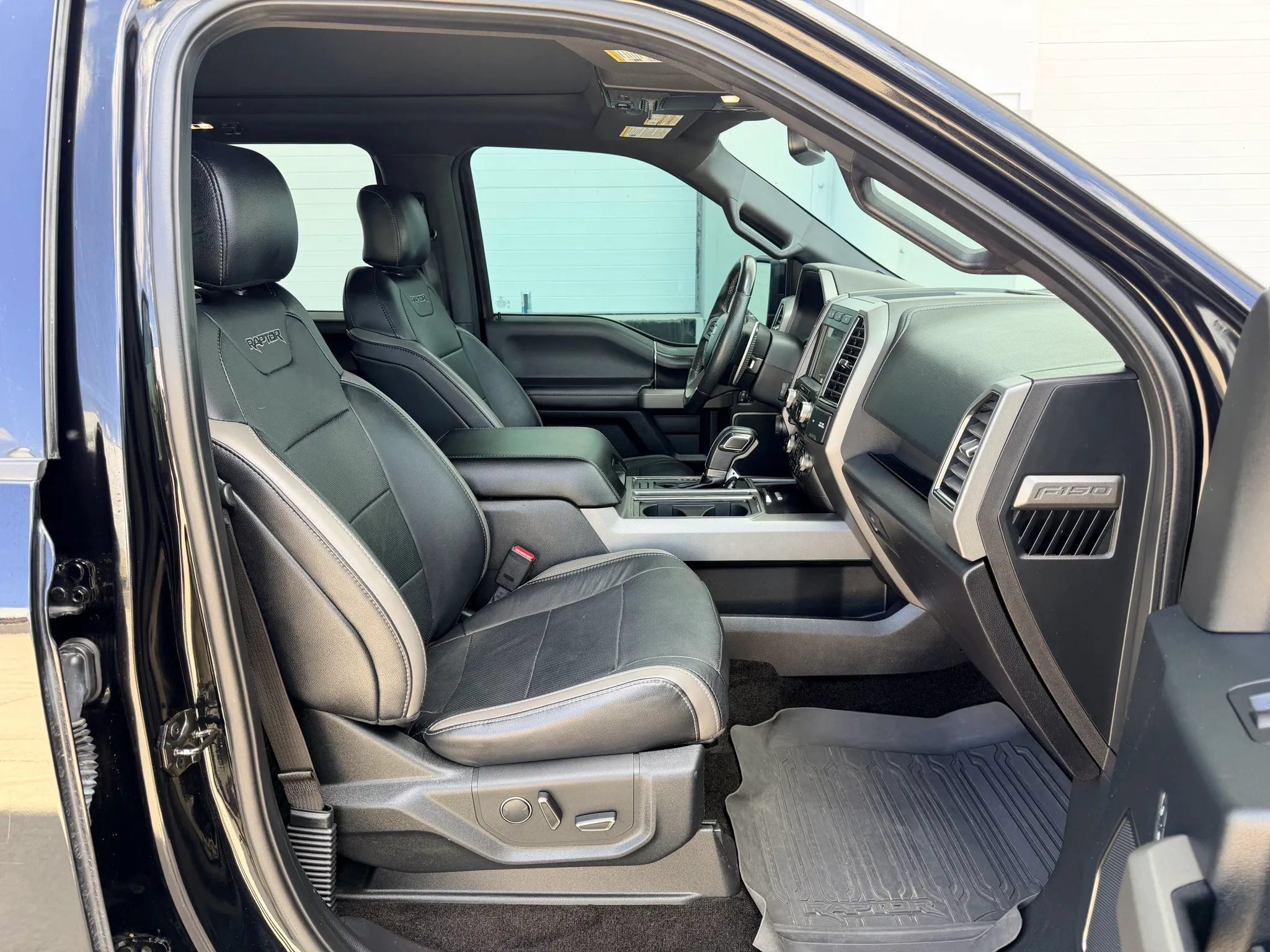 Used 2017 Ford F150 Raptor w/ Equipment Group 802A Luxury AWD/4WD image 14