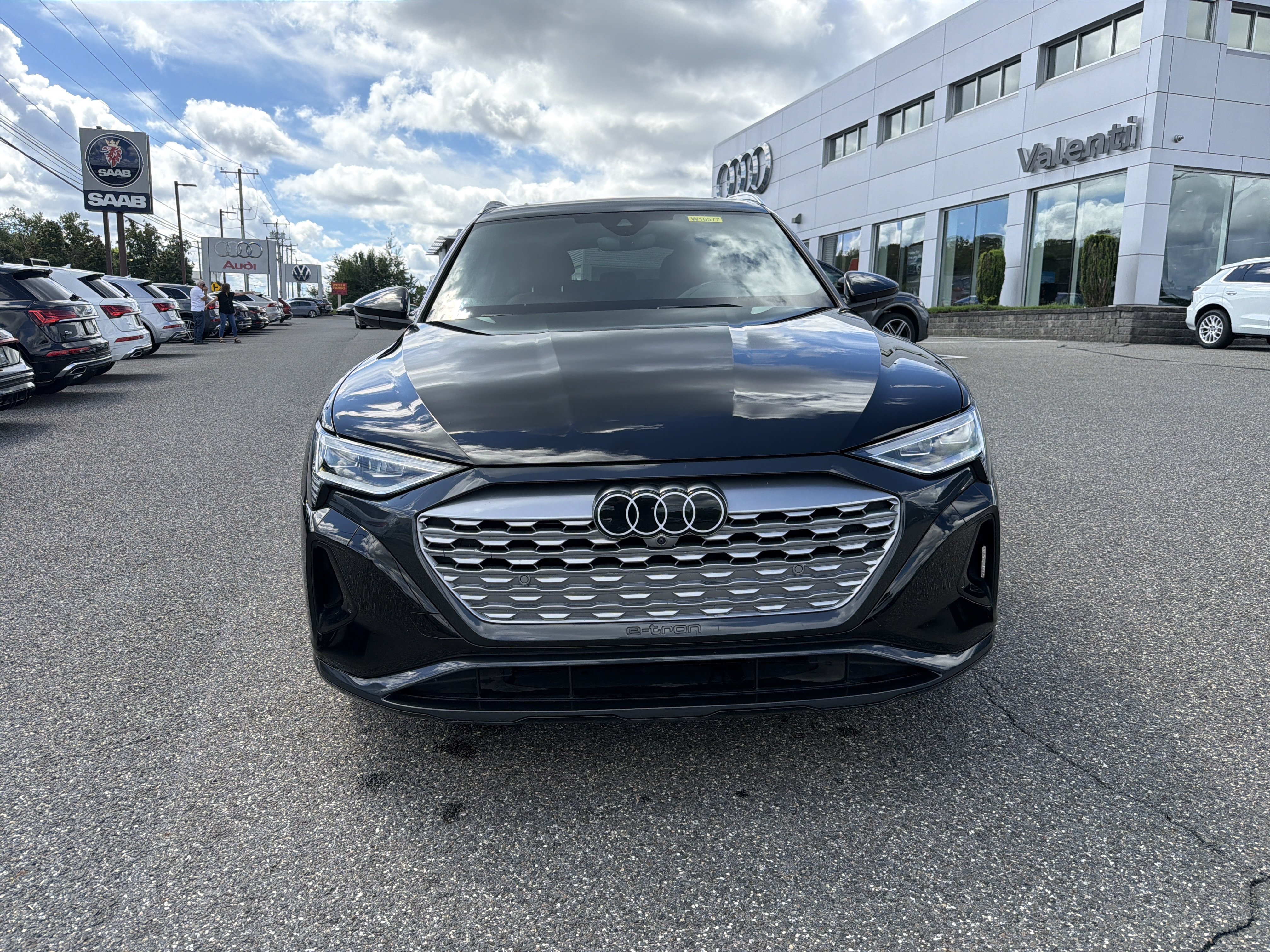 Used 2024 Audi Q8 e-tron Premium Plus AWD/4WD image 2