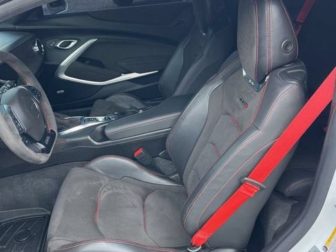 Used 2019 Chevrolet Camaro ZL1 RWD image 15