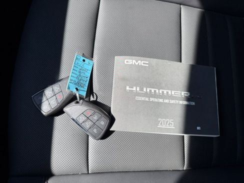 Used 2025 GMC Hummer EV 2X AWD/4WD image 21