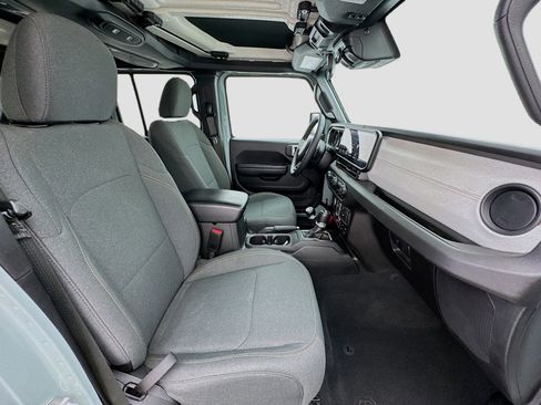 Used 2024 Jeep Wrangler Unlimited AWD/4WD image 19