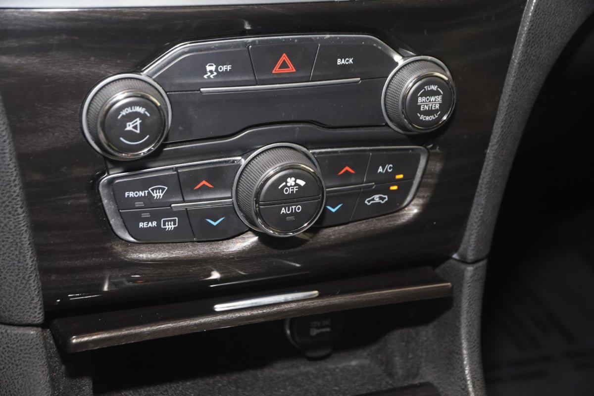 Used 2015 Chrysler 300 Limited RWD image 24