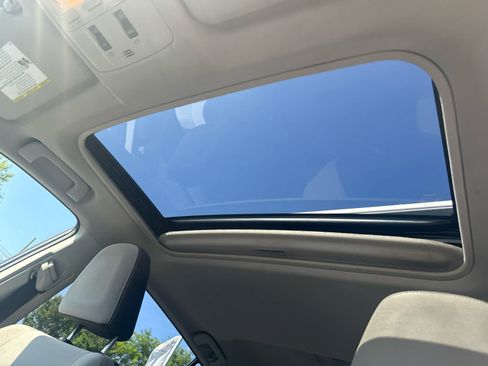 Used 2013 Toyota RAV4 XLE AWD/4WD image 38