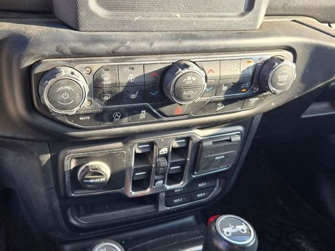 Used 2020 Jeep Wrangler Unlimited Sahara w/ Dual Top Group image 23