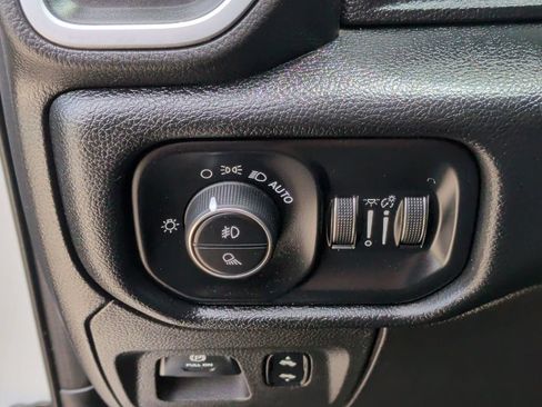 Used 2019 RAM 1500 Big Horn RWD image 15