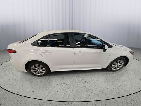 Used 2025 Toyota Corolla LE FWD image 5