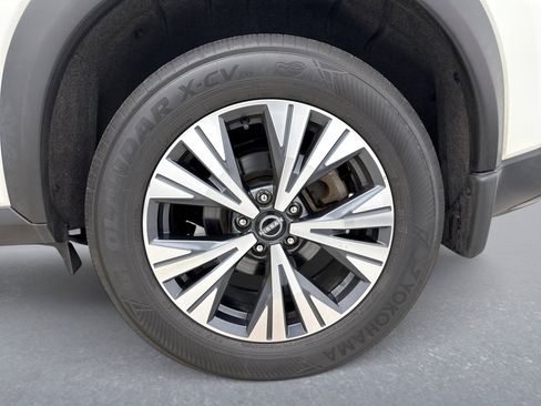 Used 2023 Nissan Rogue SV image 25