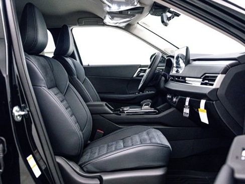 Used 2025 Mitsubishi Outlander SE AWD/4WD image 13