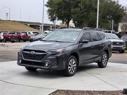 Used 2024 Subaru Outback Premium image 7